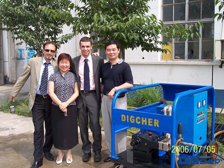 國(guó)外廠商來(lái)工廠參觀交流